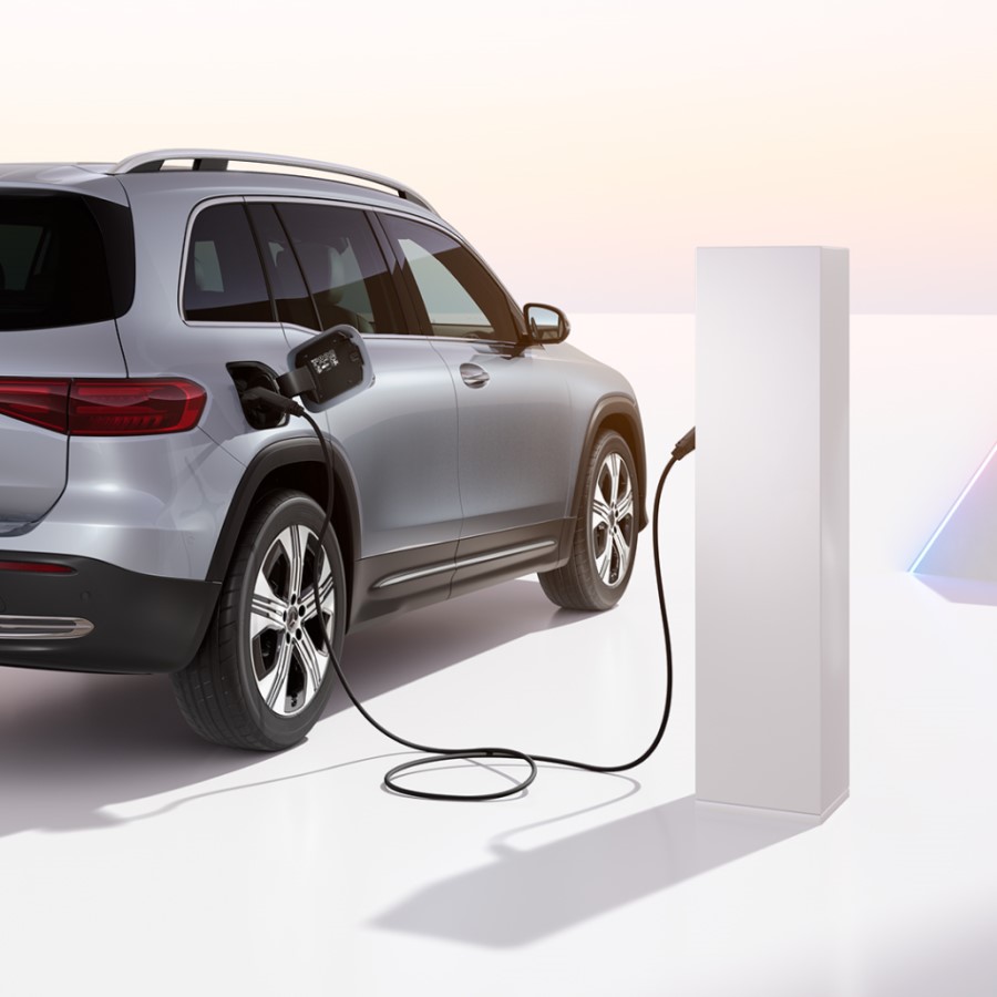 Red de carga eléctrica conectado a auto Mercedes-Benz