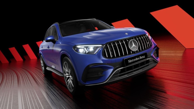 Vista de parrila frontal de Mercedes-AMG GLC color azul.  